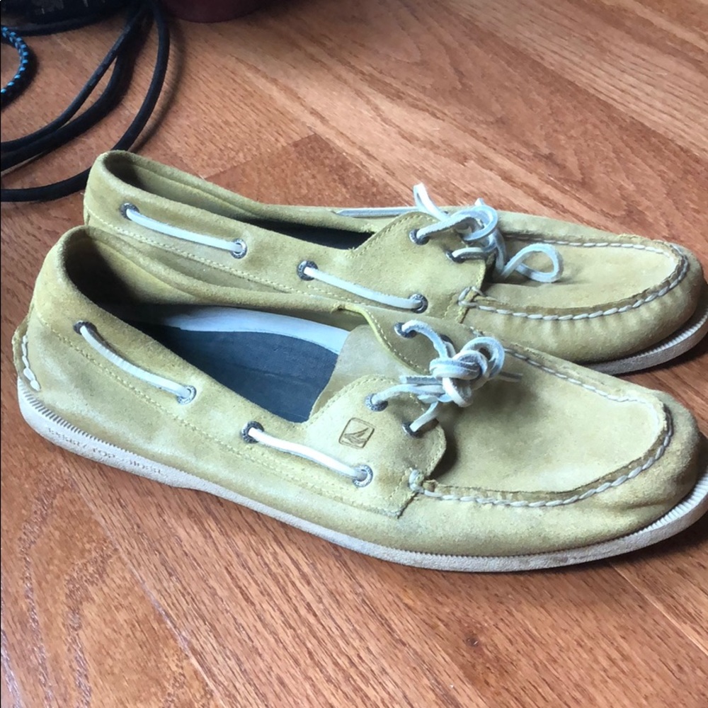 Yellow/tan Sperry’s shoes
